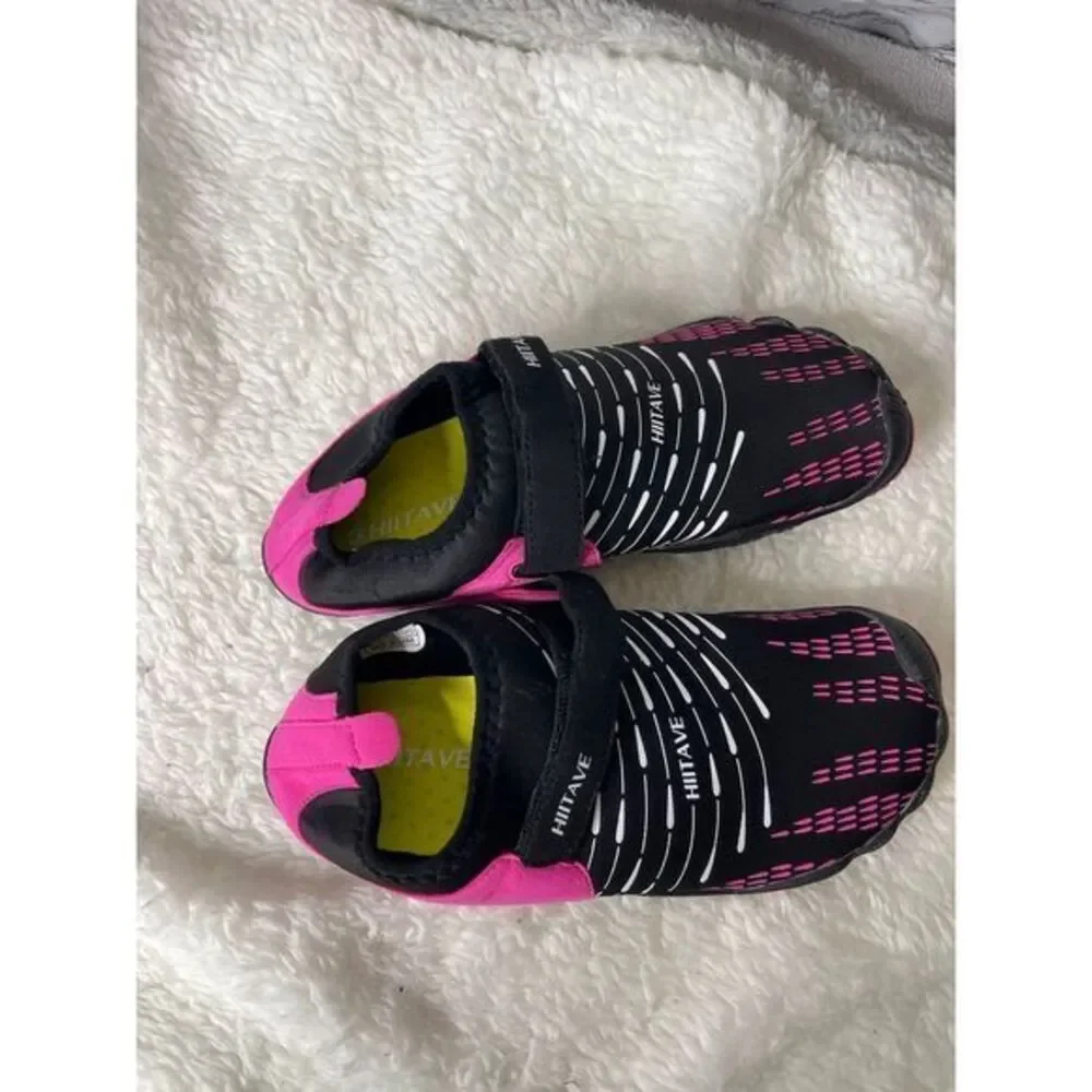 water,‎ shoes, kids size 5 Hiit ave water, shoes, kids size 5